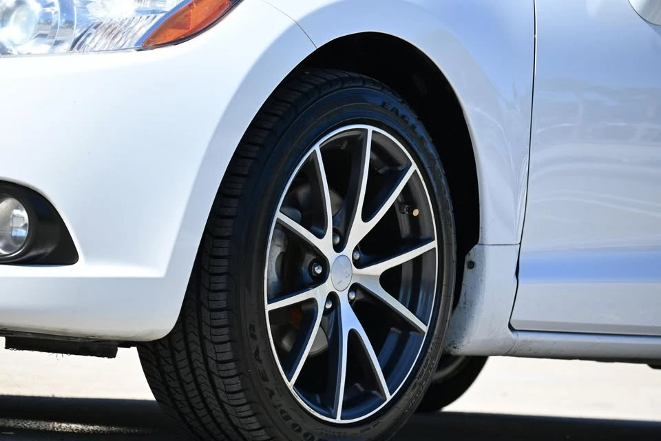 2009 Mitsubishi Eclipse 4th Gen - Image 8 of 17