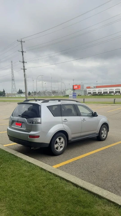 2009 Mitsubishi Outlander - Image 4 of 8