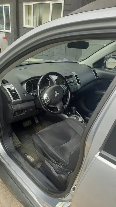 2009 Mitsubishi Outlander - Image 7 of 8
