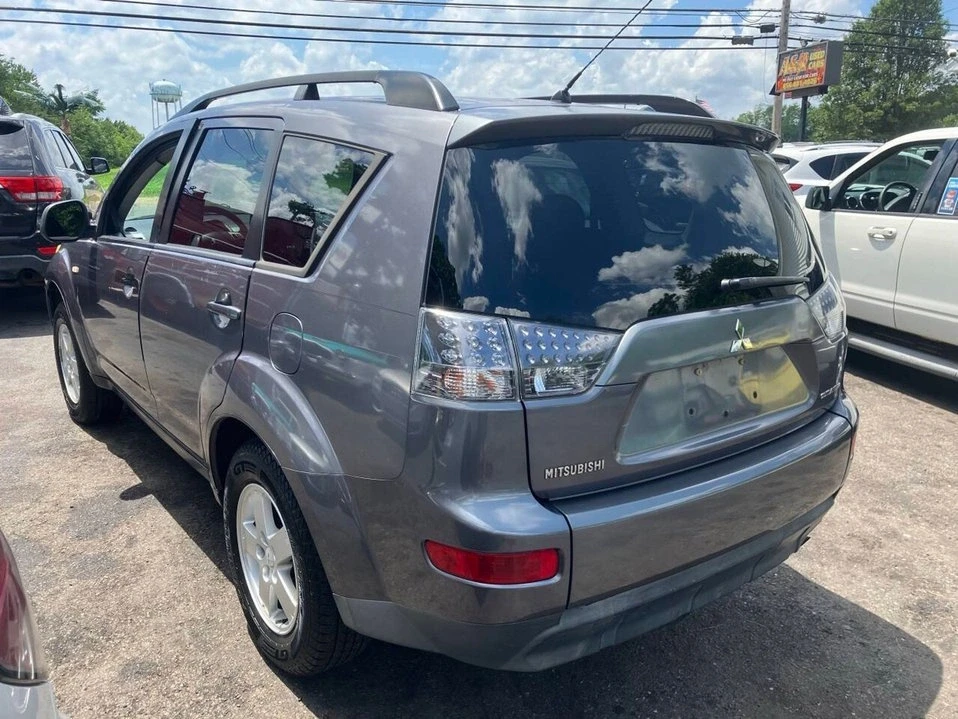 2009 Mitsubishi Outlander - Image 8 of 20