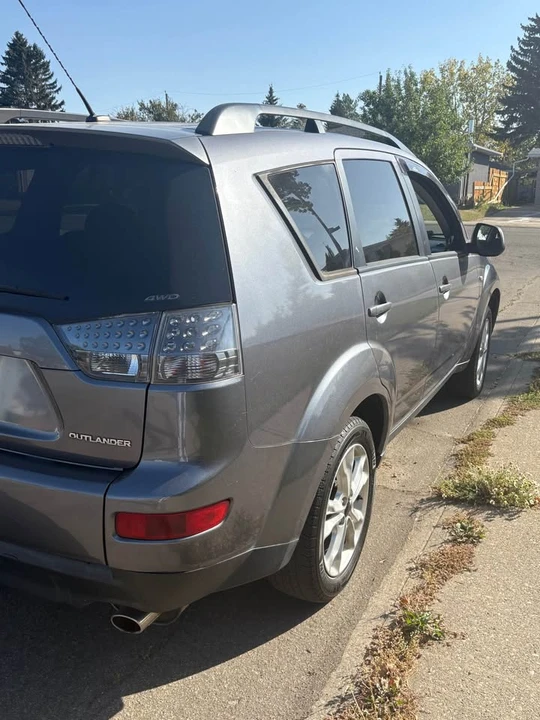 2009 Mitsubishi Outlander - Image 3 of 8