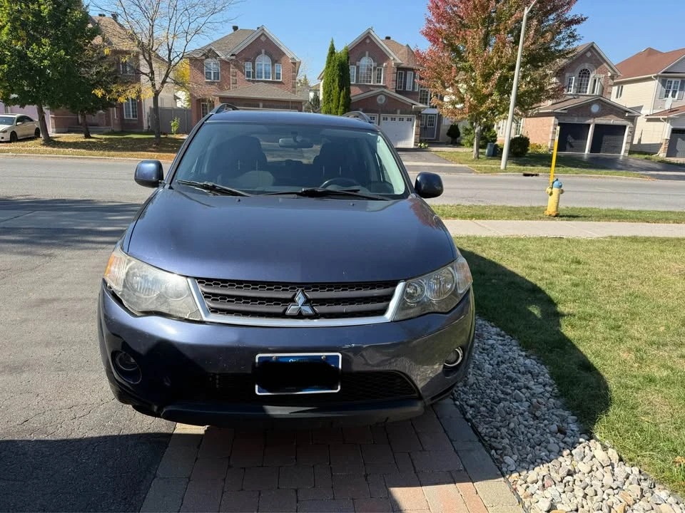 2009 Mitsubishi Outlander - Image 2 of 4
