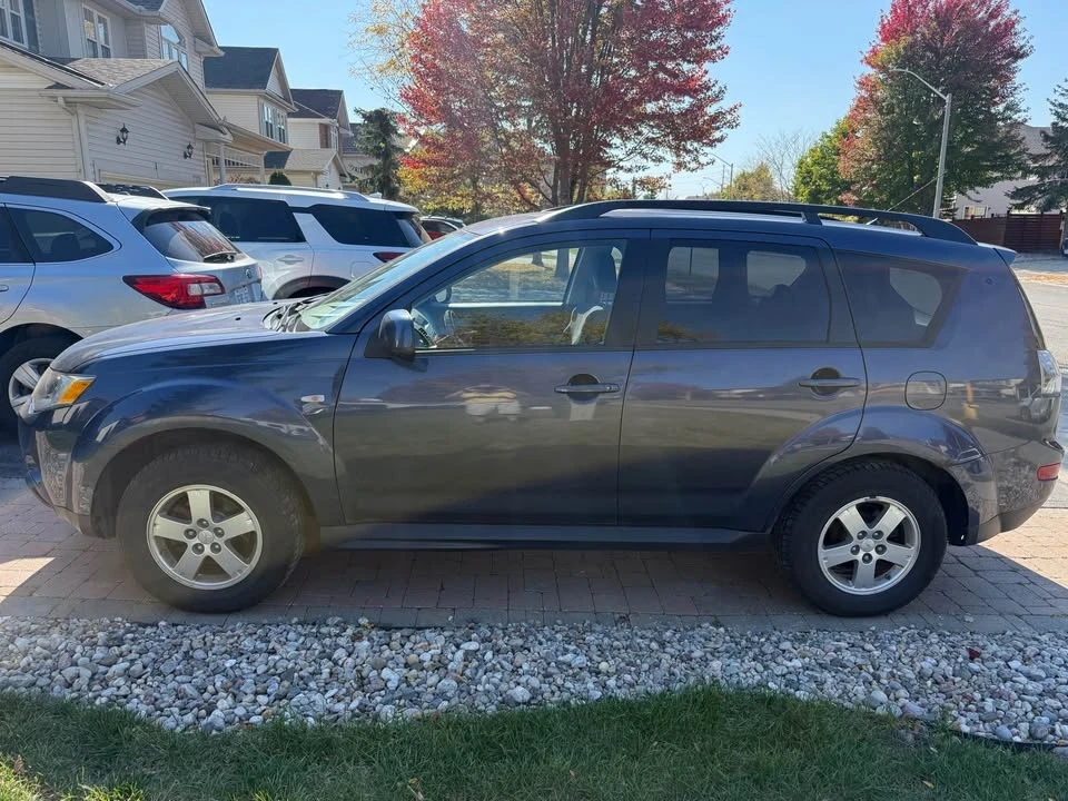 2009 Mitsubishi Outlander - Image 3 of 4