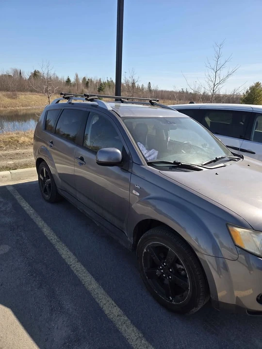 2009 Mitsubishi Outlander - Image 2 of 9