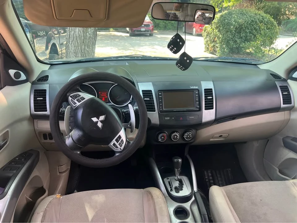 2009 Mitsubishi Outlander - Image 6 of 11