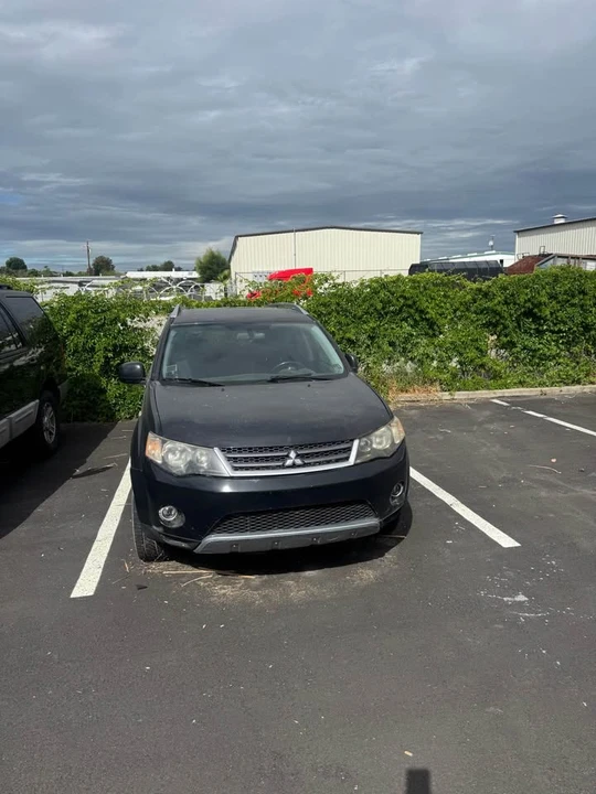 2009 Mitsubishi Outlander - Image 3 of 3
