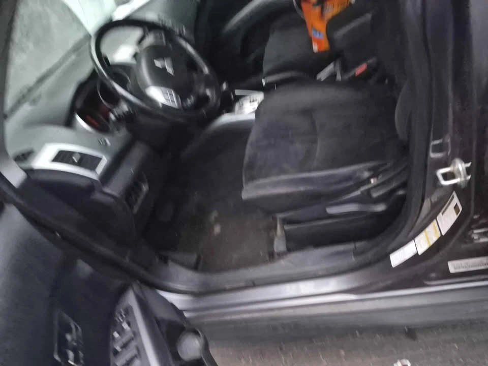 2009 Mitsubishi Outlander - Image 7 of 12