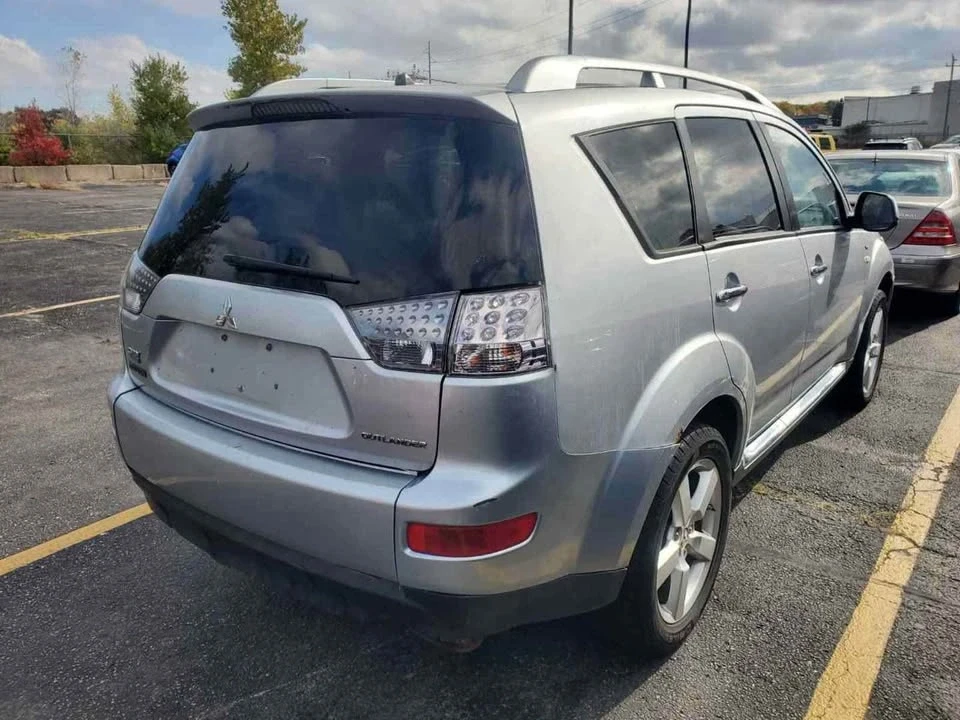 2009 Mitsubishi Outlander - Image 3 of 9