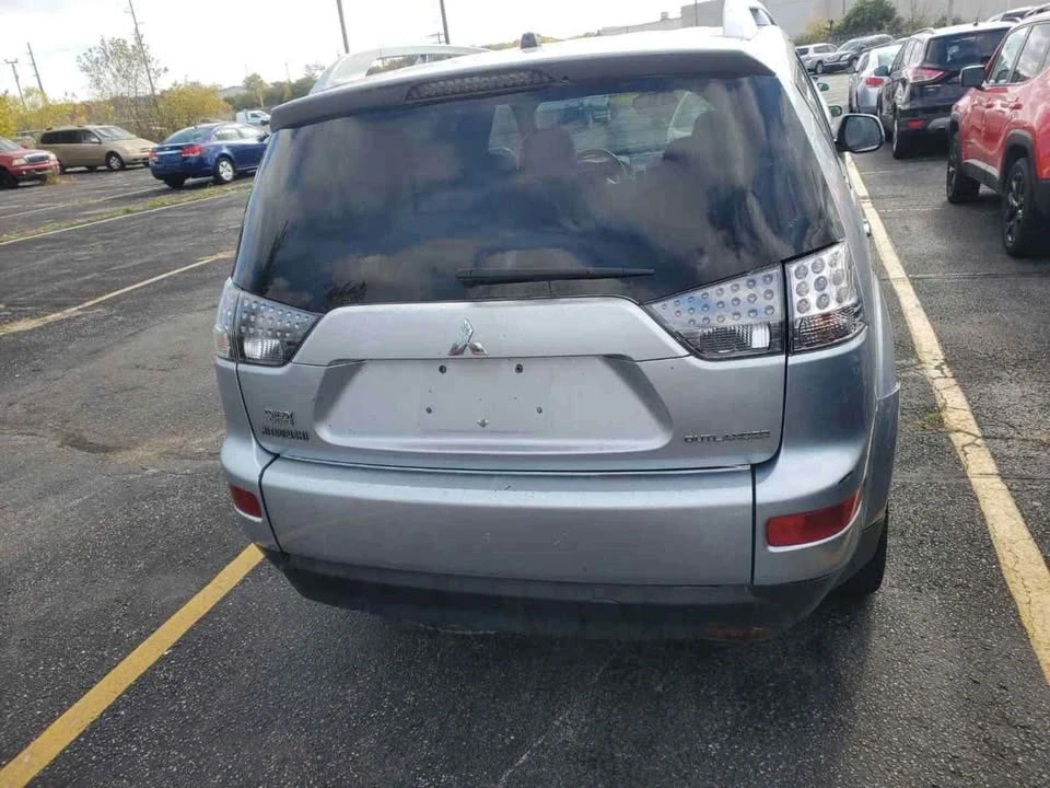 2009 Mitsubishi Outlander - Image 4 of 9