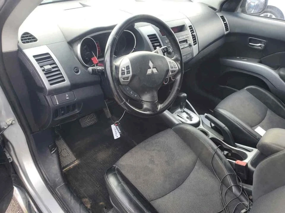 2009 Mitsubishi Outlander - Image 6 of 9