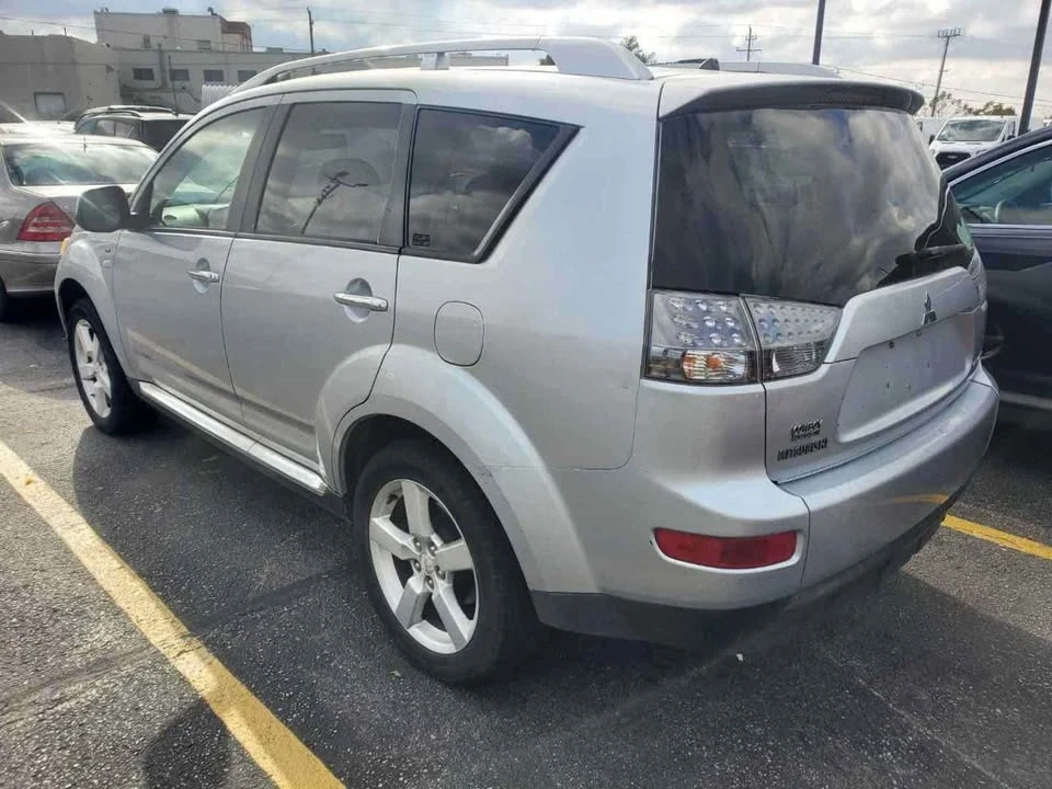 2009 Mitsubishi Outlander - Image 5 of 9