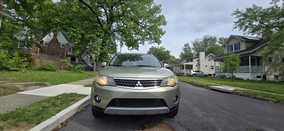2009 Mitsubishi Outlander - Image 17 of 19