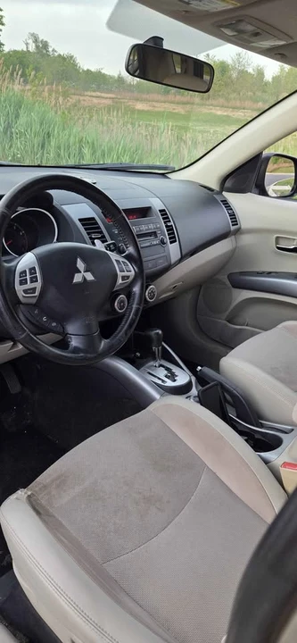 2009 Mitsubishi Outlander - Image 5 of 19