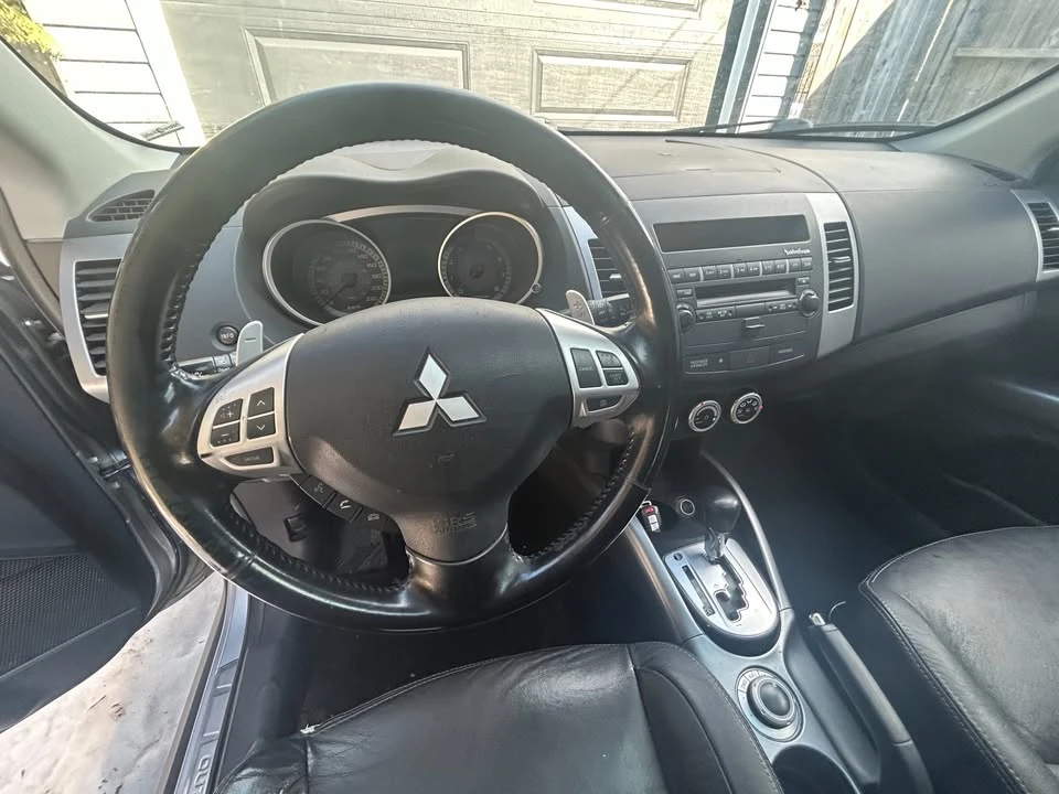 2009 Mitsubishi Outlander - Image 8 of 11