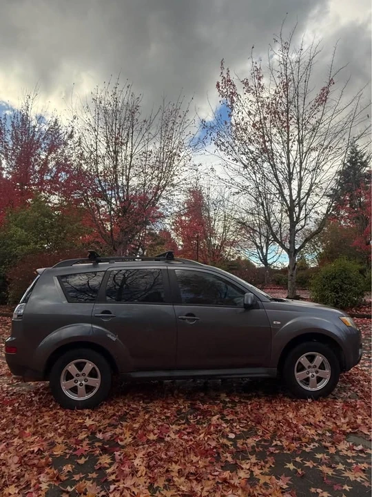 2009 Mitsubishi Outlander - Image 2 of 17