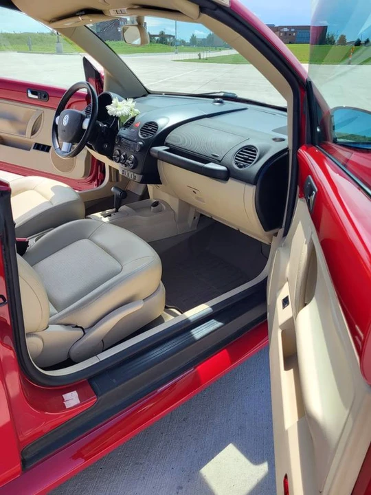 2009 Volkswagen New Beetle - Image 8 of 19