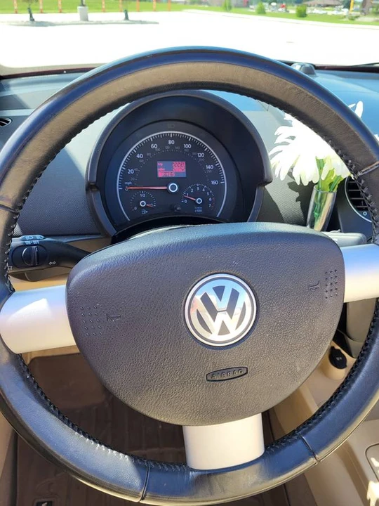 2009 Volkswagen New Beetle - Image 10 of 19