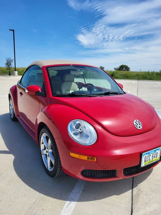 2009 Volkswagen New Beetle - Image 2 of 19