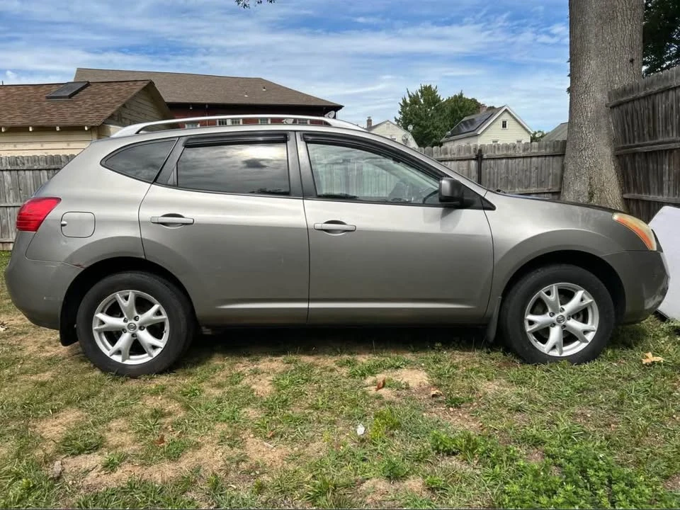 2009 Nissan Rogue - Image 2 of 4