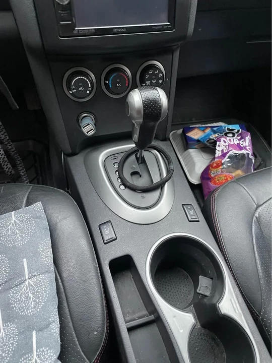 2009 Nissan Rogue - Image 10 of 11
