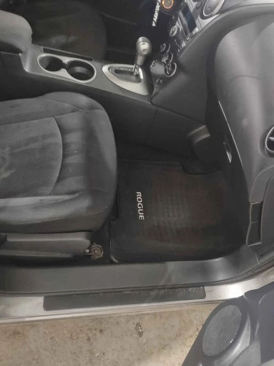 2009 Nissan Rogue - Image 2 of 9