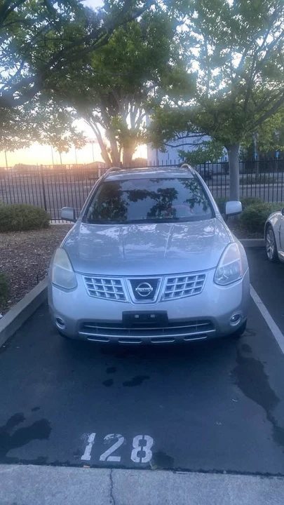 2009 Nissan Rogue - Image 2 of 2