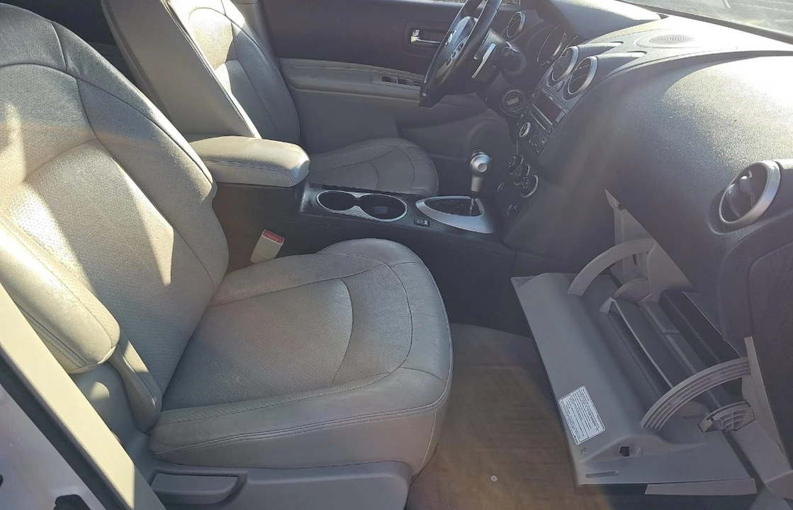 2009 Nissan Rogue - Image 8 of 12