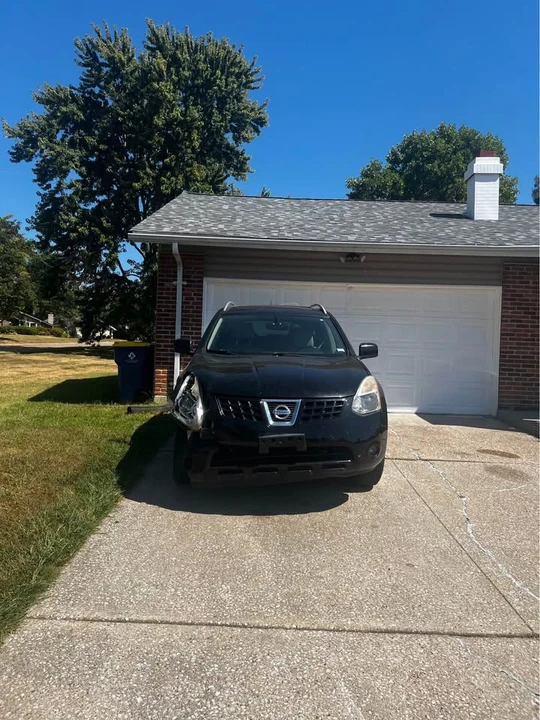 2009 Nissan Rogue - Image 2 of 5