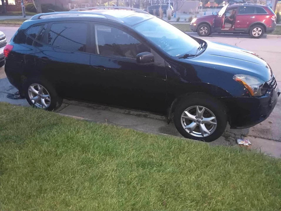 2009 Nissan Rogue - Image 2 of 8