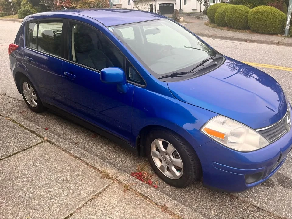 2009 Nissan Versa - Image 2 of 10