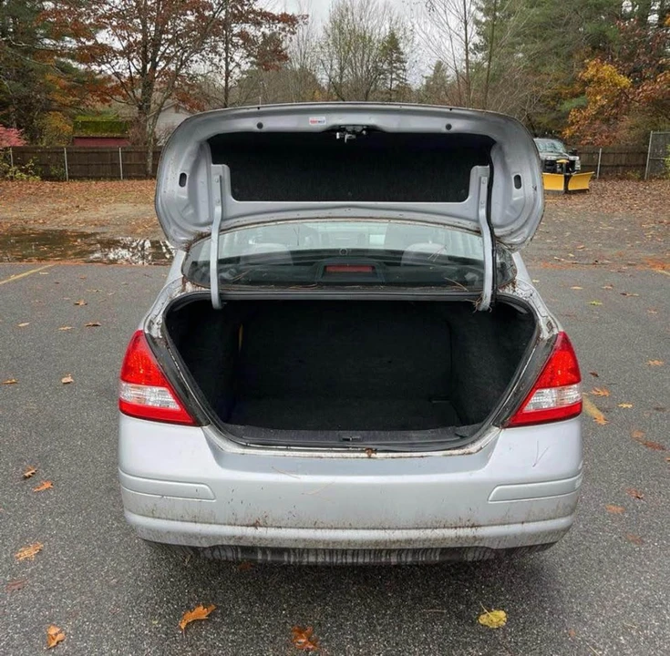 2009 Nissan Versa - Image 6 of 8