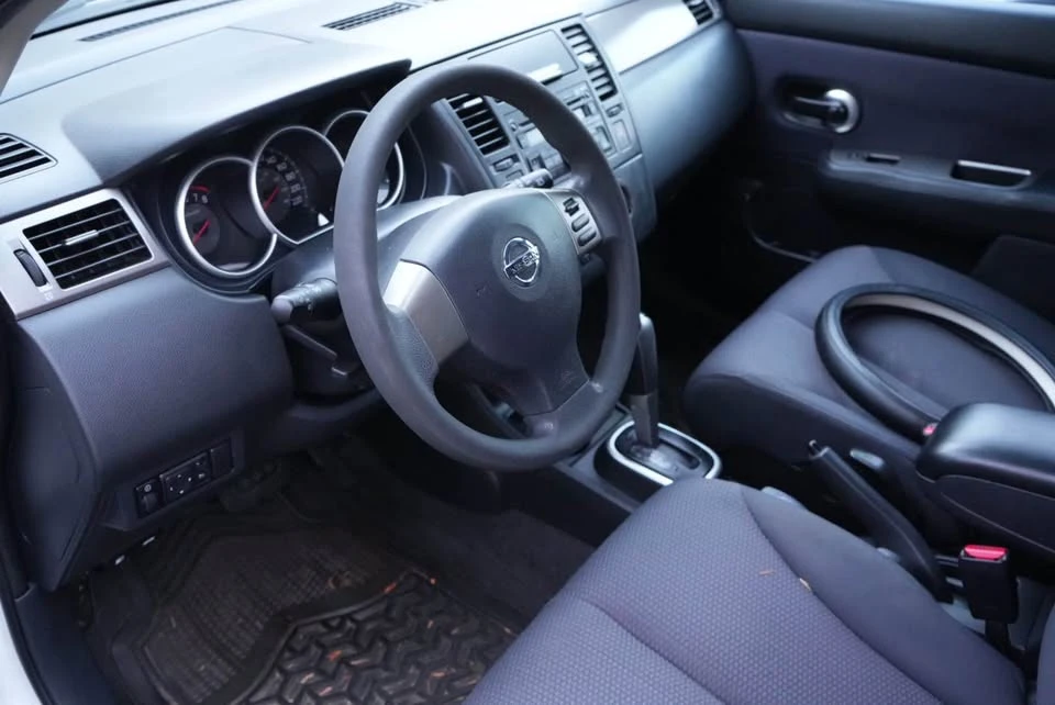 2009 Nissan Versa - Image 10 of 14
