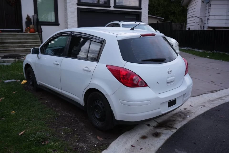 2009 Nissan Versa - Image 4 of 14