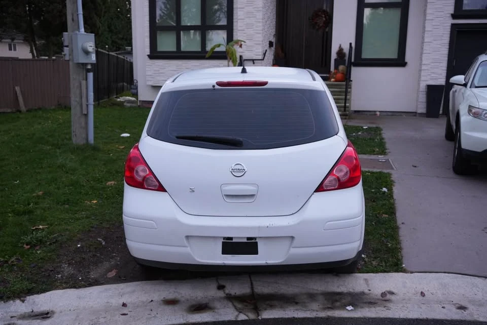 2009 Nissan Versa - Image 5 of 14
