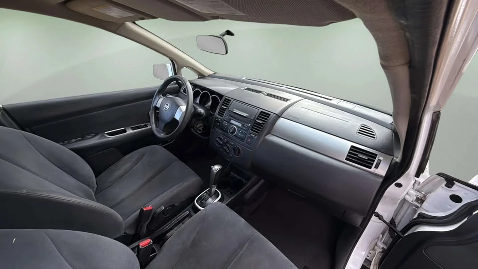 2009 Nissan Versa - Image 7 of 17