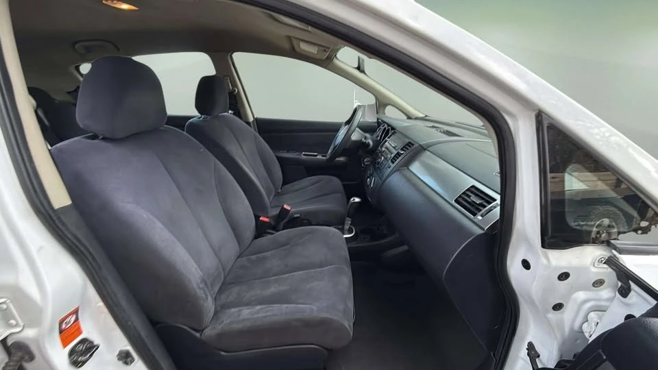 2009 Nissan Versa - Image 8 of 17