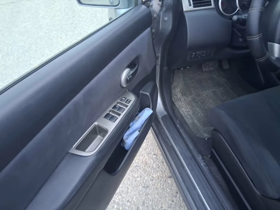 2009 Nissan Versa - Image 8 of 11