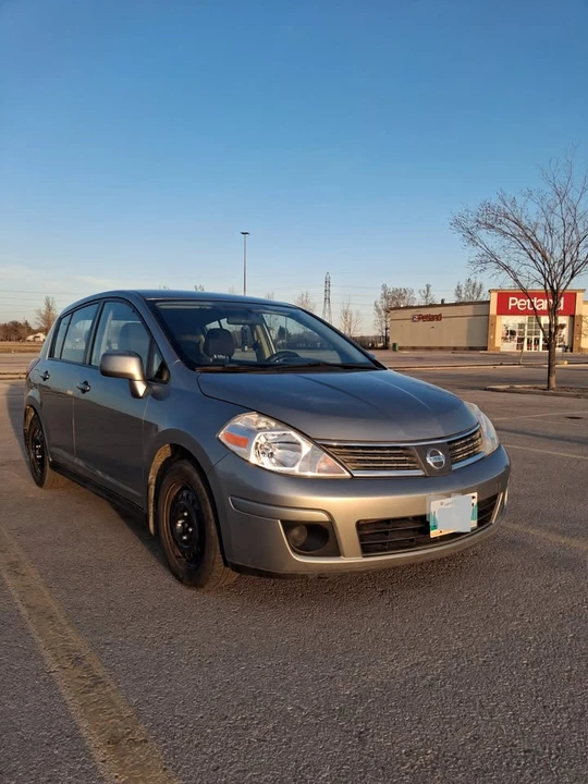 2009 Nissan Versa - Image 2 of 11