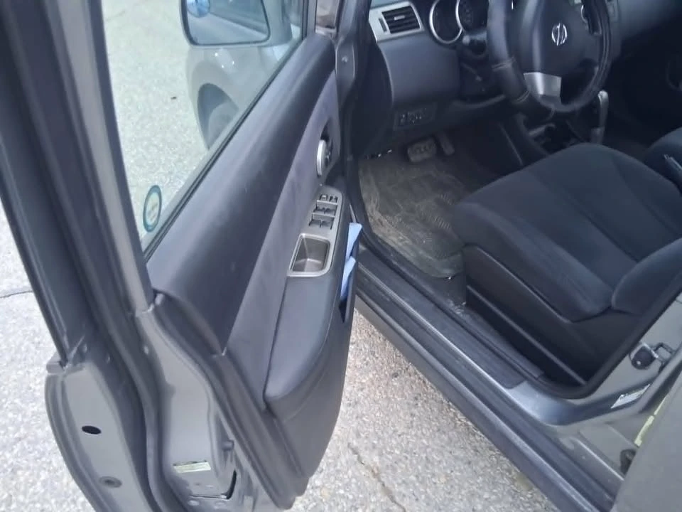 2009 Nissan Versa - Image 9 of 11