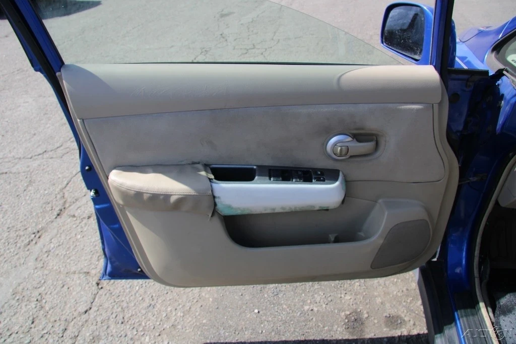 2009 Nissan Versa - Image 11 of 21