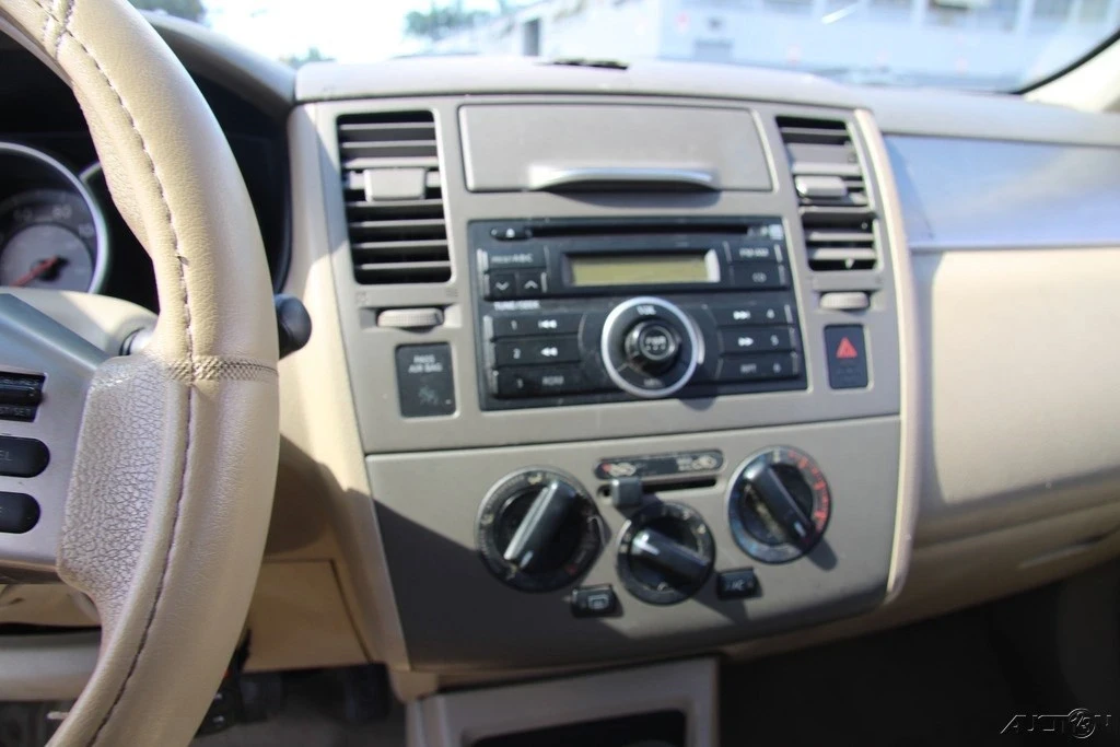 2009 Nissan Versa - Image 16 of 21