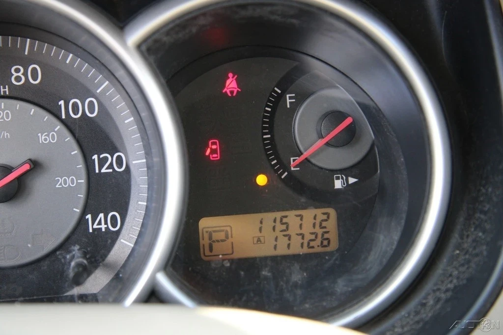 2009 Nissan Versa - Image 15 of 21