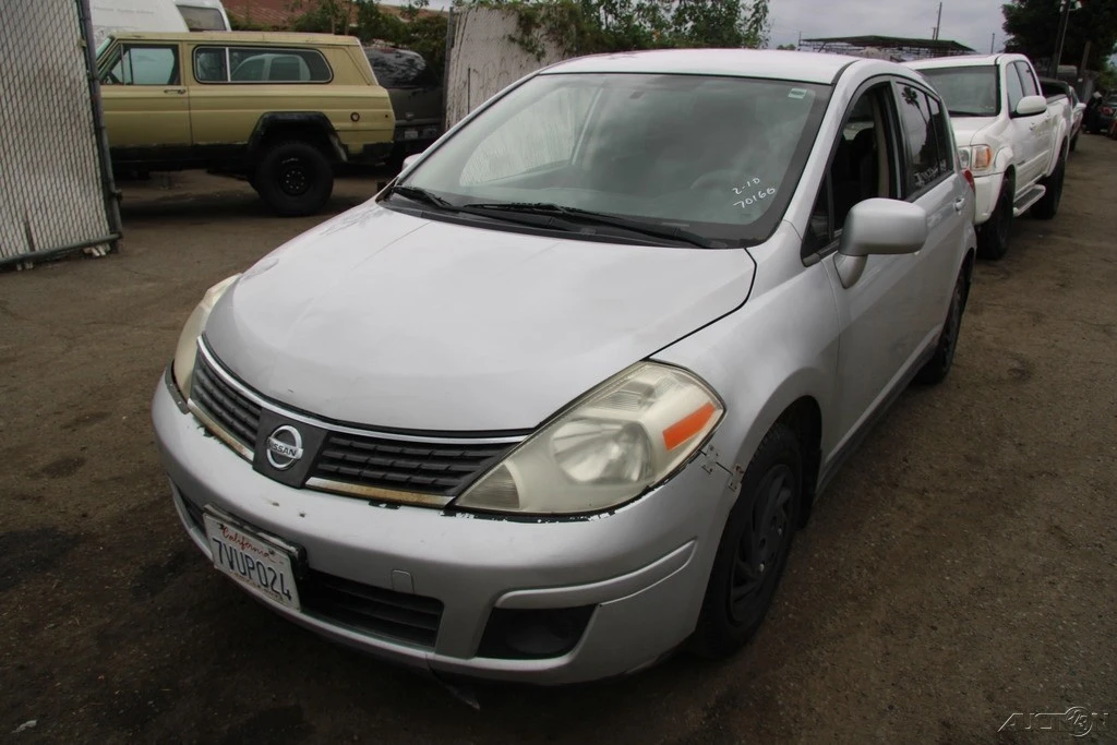 2009 Nissan Versa - Image 2 of 21