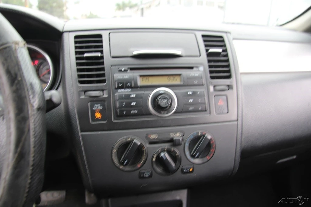 2009 Nissan Versa - Image 16 of 21