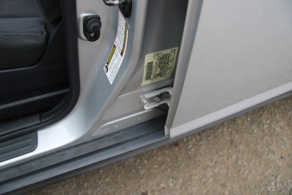 2009 Nissan Versa - Image 10 of 21