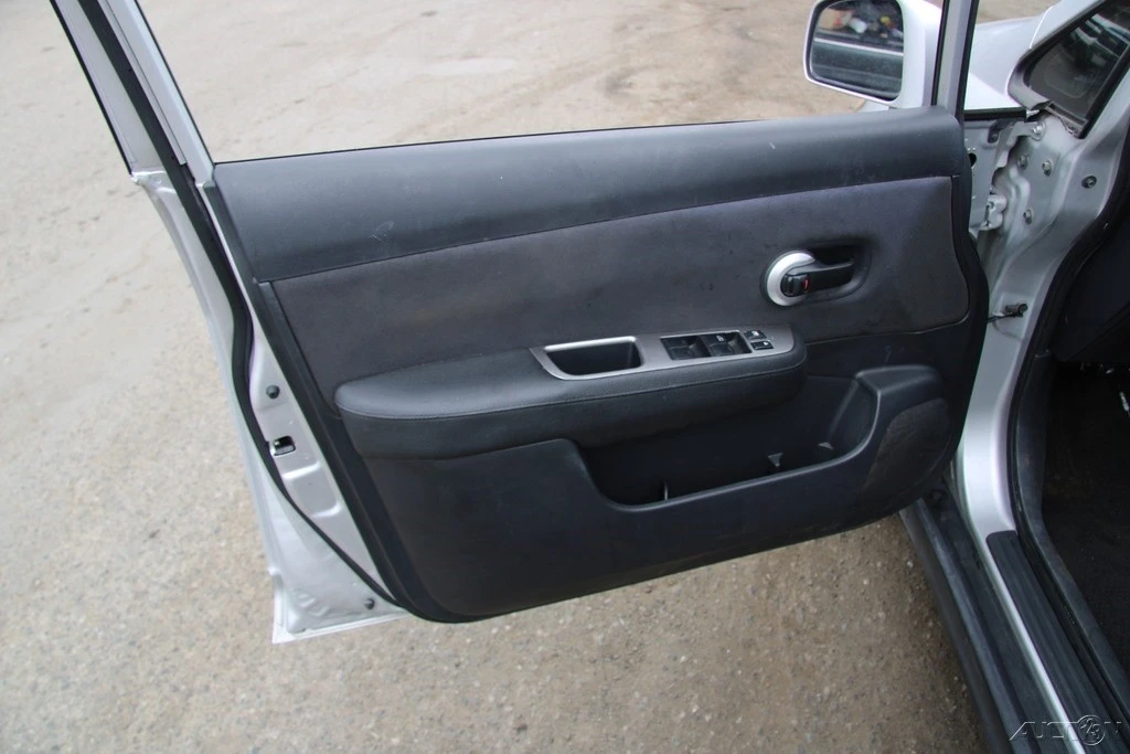 2009 Nissan Versa - Image 11 of 21