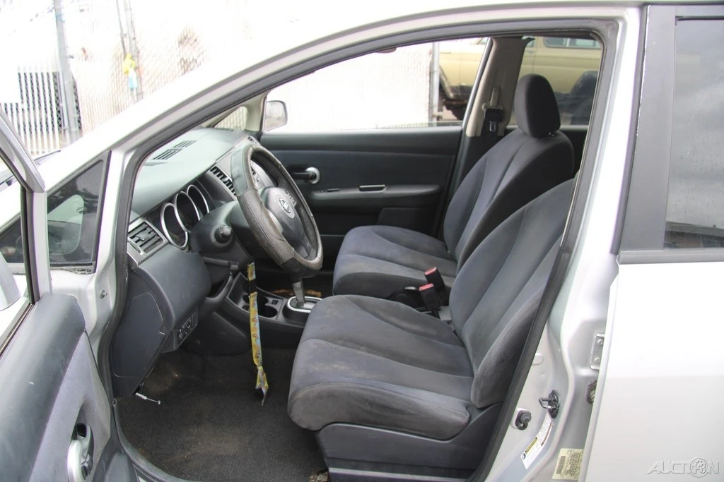 2009 Nissan Versa - Image 12 of 21