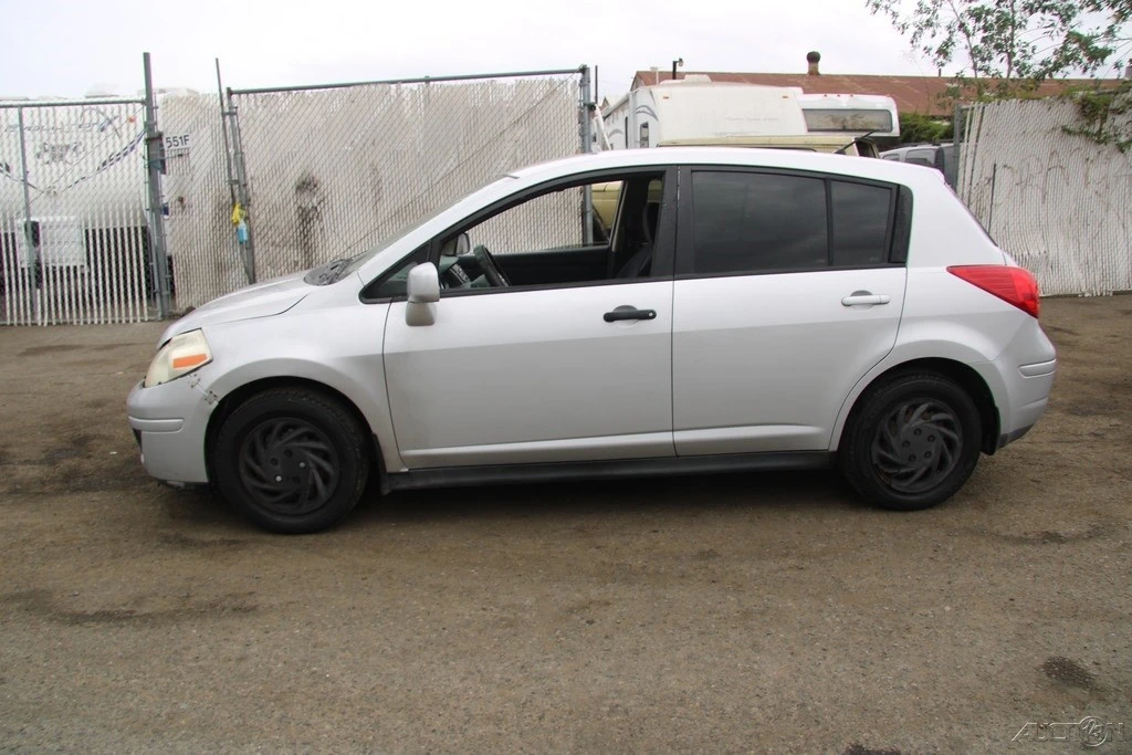 2009 Nissan Versa - Image 3 of 21