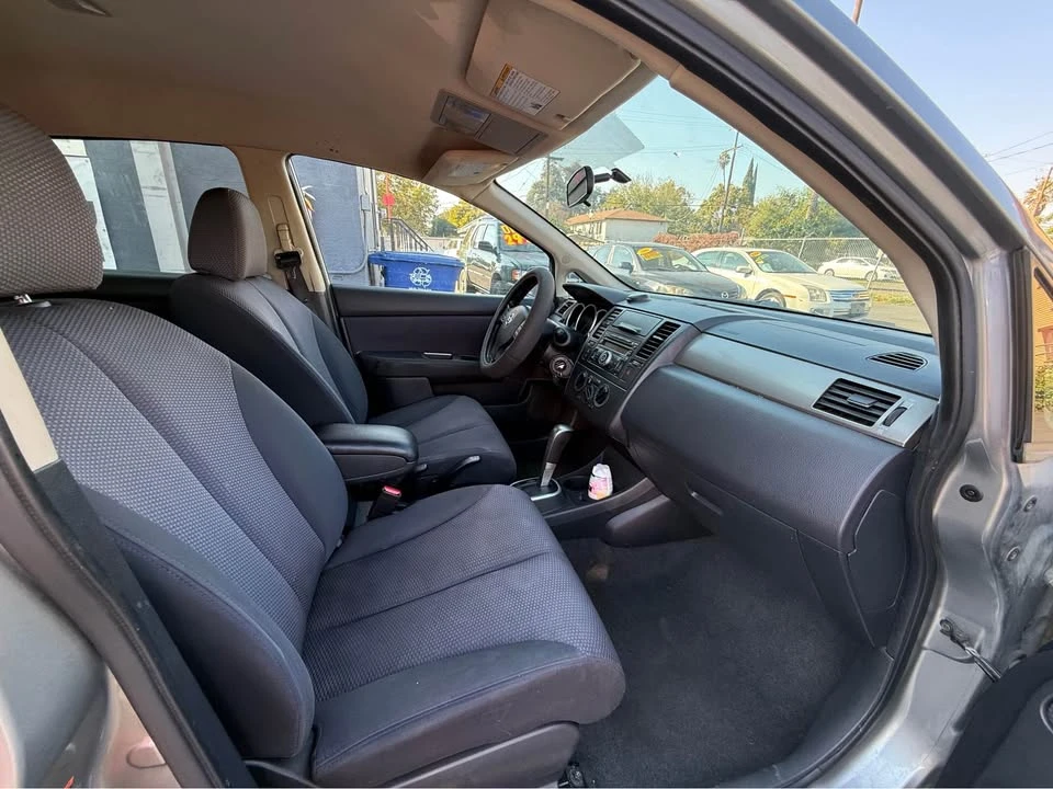 2009 Nissan Versa - Image 6 of 8