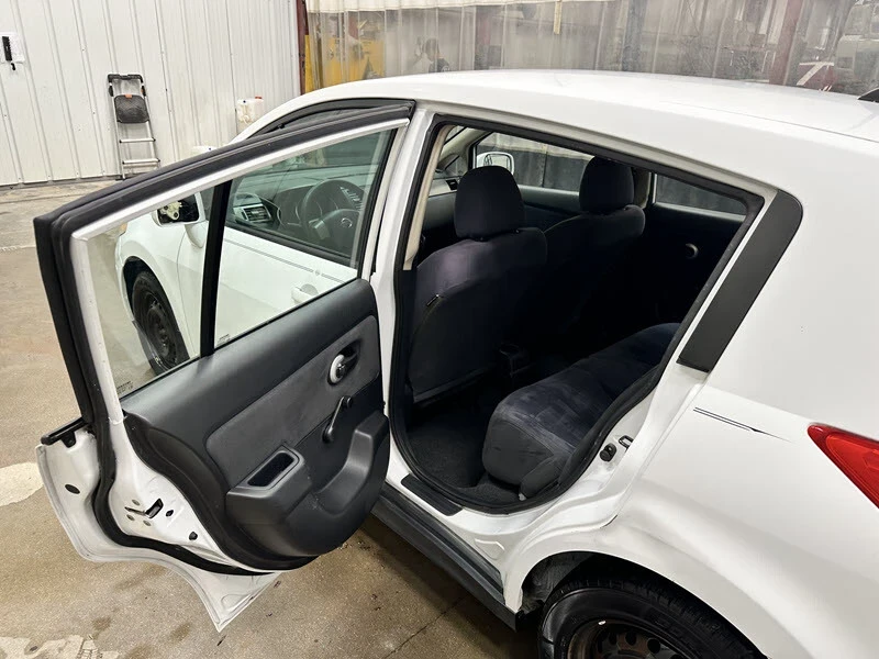 2009 Nissan Versa - Image 13 of 21